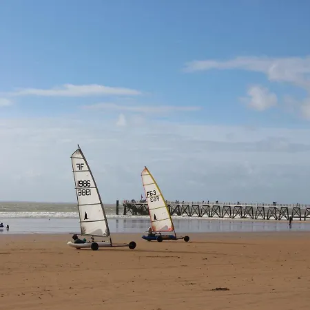 T2 Rénové Avec Balcon Et Vue à Jean De Monts - Fr-1-323-319 Appartement *