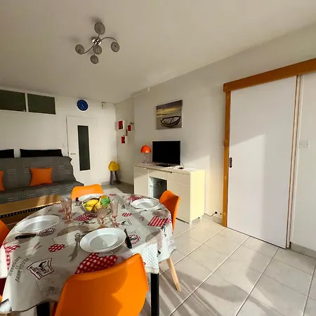 T2 Rénové Avec Balcon Et Vue à Jean De Monts - Fr-1-323-319 *